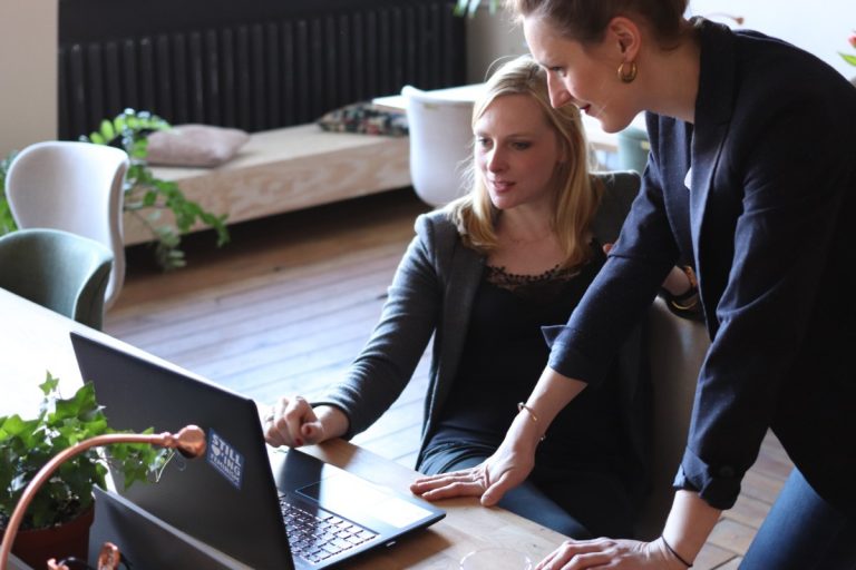 Your Guide to an Effective Shift Handover - 1834 Hotels